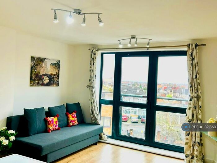 1 Bedroom Flat To Rent In Parham Drive, Ilford, IG2