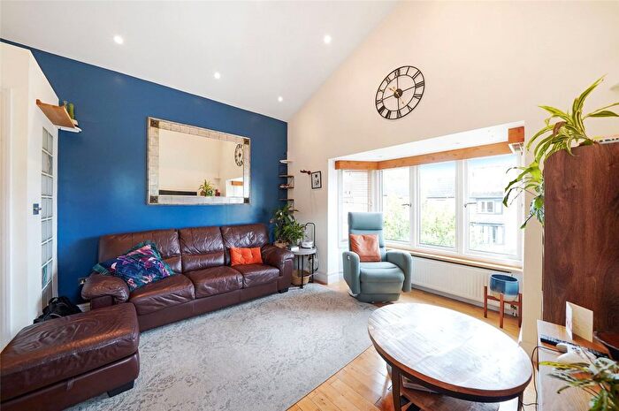1 Bedroom Flat For Sale In Linden Walk, London, N19