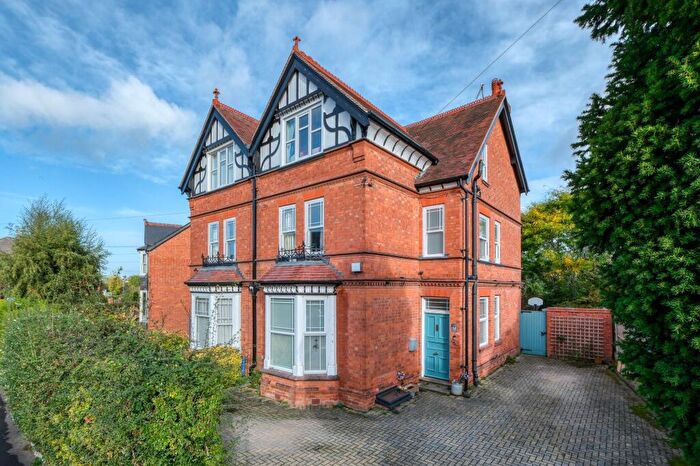 5 Bedroom Semi-Detached House For Sale In The Crescent, Bromsgrove, B60