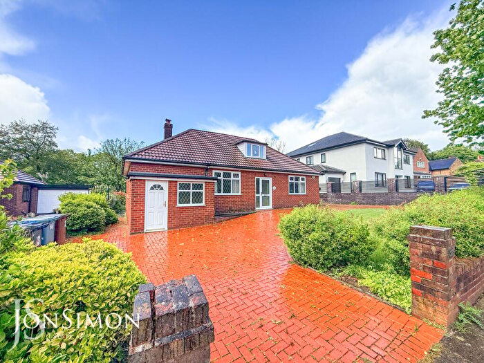 3 Bedroom Bungalow For Sale In West Drive, Walmersley, Bury, BL9
