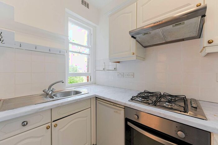 3 Bedroom Flat To Rent In Camberwell, Camberwell, London, SE5