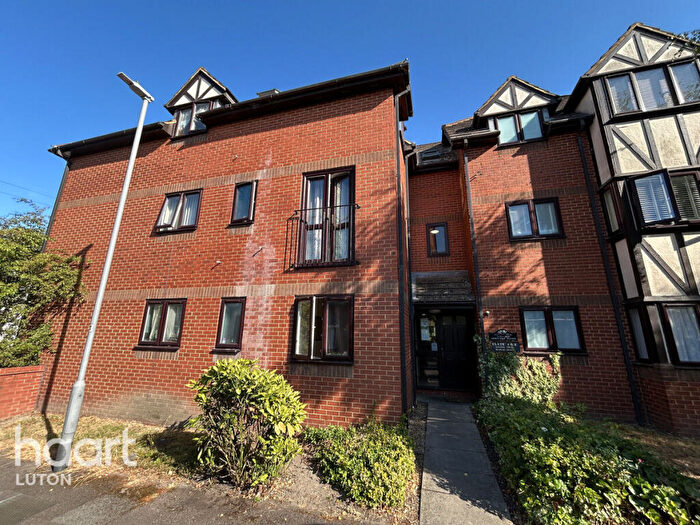2 Bedroom Flat To Rent In Leafield, Luton, LU3