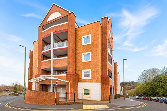 2 Bedroom Flat To Rent In Flambard Way, Godalming, Surrey, GU7