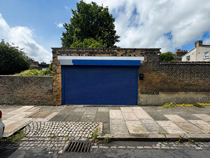 Detached House For Sale In Plumstead Common Road, London, SE18