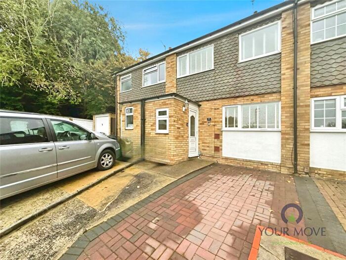 3 Bedroom Terraced House For Sale In Chapman Avenue, Maidstone, Kent, ME15