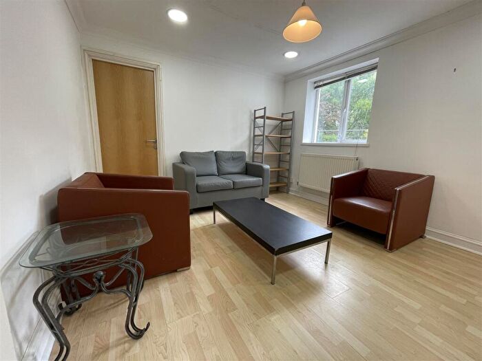 3 Bedroom Apartment To Rent In The Walk, Roath, Cardiff, CF24