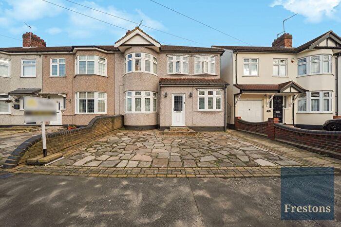 4 Bedroom Semi Detached House For Sale In Southdown Road, Hornchurch, RM11