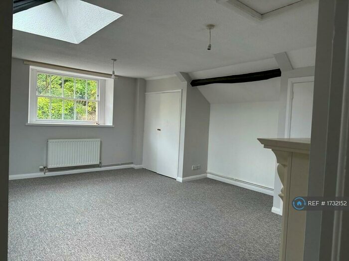 2 Bedroom Flat To Rent In St. Sales House, Shepton Mallet, BA4
