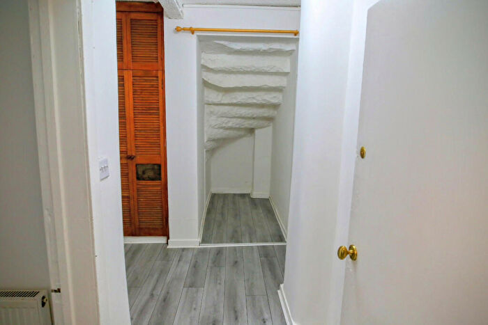 2 Bedroom Flat To Rent In Dixon Avenue, Govanhill, G42