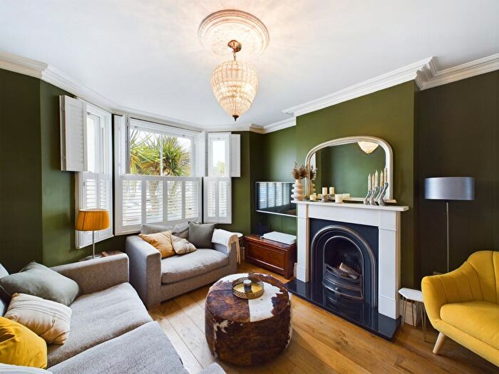 3 Bedroom Detached House For Sale In Addlestone, Surrey, KT15