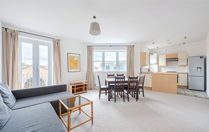 2 Bedroom Flat To Rent In Marlow House, Victoria Rise, London, SW4