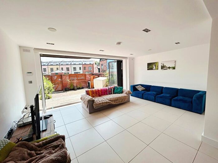 3 Bedroom End Of Terrace House For Sale In Lower Church Street, Chepstow, NP16