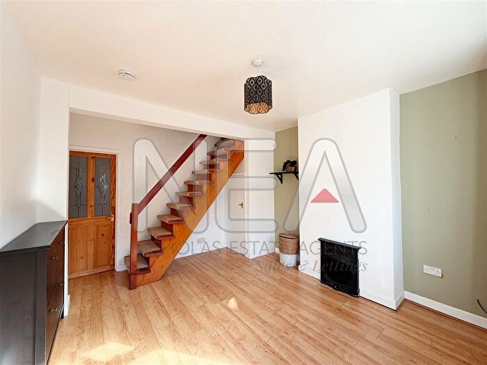 2 Bedroom Terraced House To Rent In Gosbrook Road, Caversham, Reading, RG4