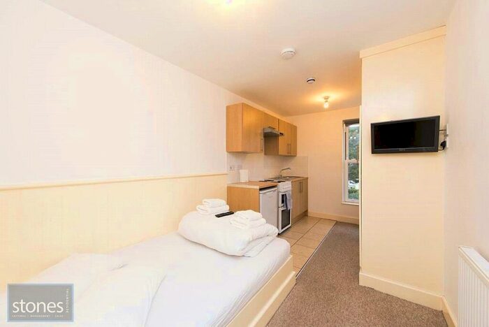 Apartment To Rent In Belsize Square, Belsize Park, London, NW3