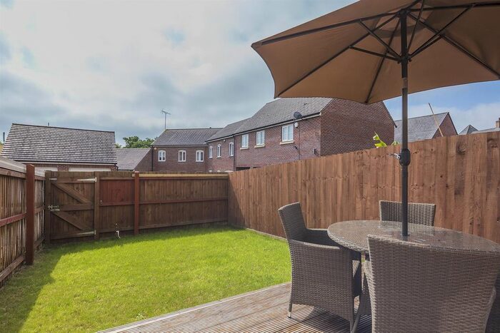 4 Bedroom Town House To Rent In The Square, Loughton, IG10