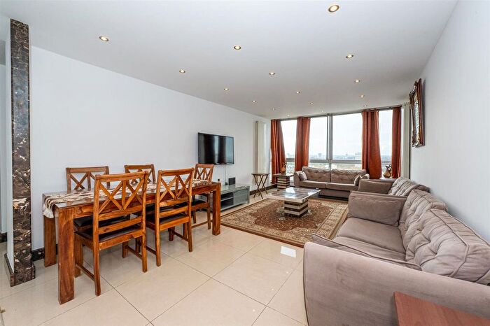 3 Bedroom Flat For Sale In The Quadrangle Tower, London, W2