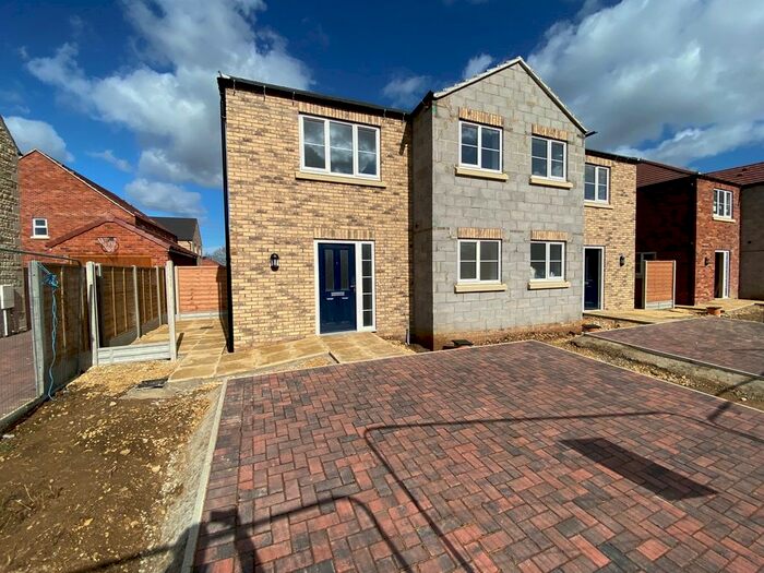 2 Bedroom Property To Rent In Eagle Road, Bourne, PE10