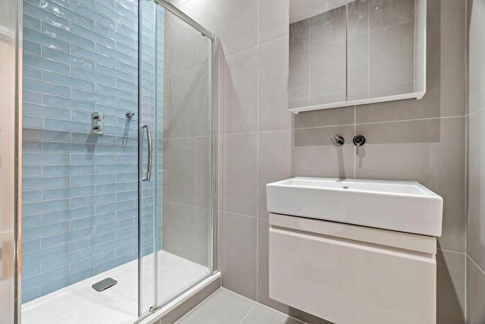 1 Bedroom Flat For Sale In Knights Hill, London, SE27