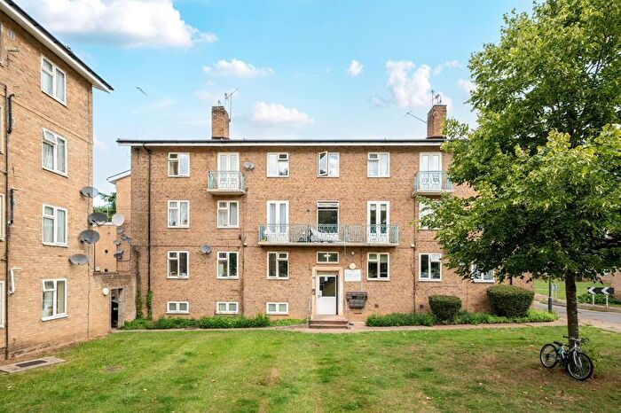 2 Bedroom Flat For Sale In Pinner Grove, Pinner, HA5