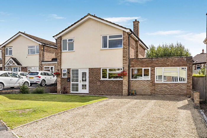 4 Bedroom Detached House For Sale In Lower Farm Close, Shabbington, HP18