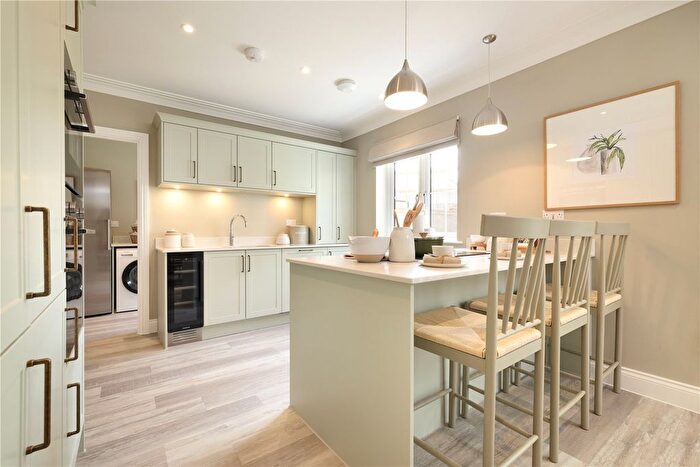 4 Bedroom End Of Terrace House For Sale In Manor Gardens, Shiplake, Henley On Thames, RG9