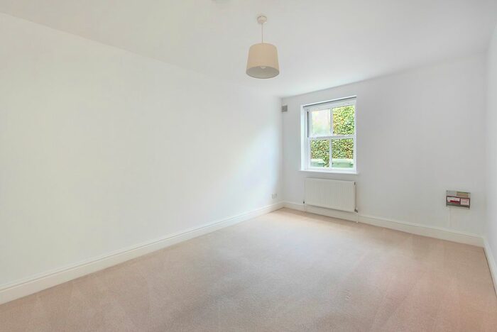 1 Bedroom Flat To Rent In Grosvenor Road, St. Albans, Hertfordshire, AL1