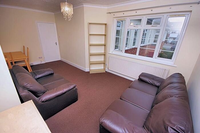 3 Bedroom Flat To Rent In Nether Street, Finchley, N3
