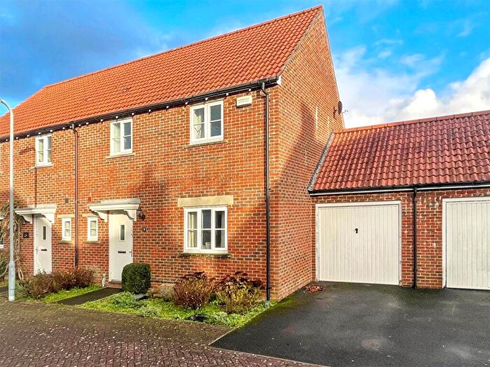 3 Bedroom Semi Detached House For Sale In Prideaux Drive, Motcombe, SP7