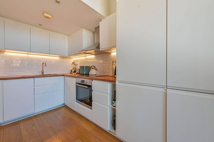 1 Bedroom Flat For Sale In Chimney Court, Wapping, London, E1W
