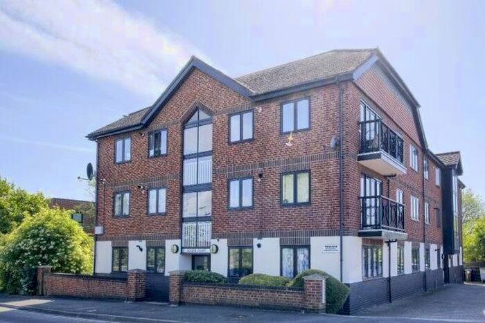 2 Bedroom Flat To Rent In Clopton Road, Stratford-Upon-Avon, CV37