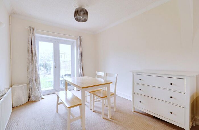 3 Bedroom Terraced House For Sale In Upminster Road South, Rainham, RM13