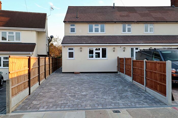 3 Bedroom End Of Terrace House To Rent In Danes Way, Pilgrims Hatch, CM15
