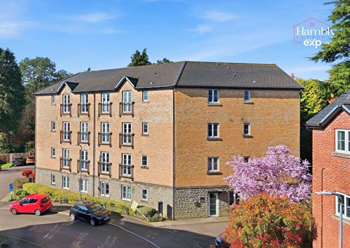 2 Bedroom Flat For Sale In Whitworth Square, Whitchurch, Cardiff, CF14