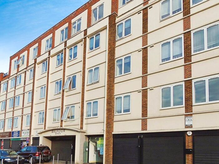 2 Bedroom Apartment For Sale In High Road, Ilford, IG1
