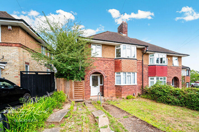 3 Bedroom Semi-Detached House For Sale In High Grove, London, SE18