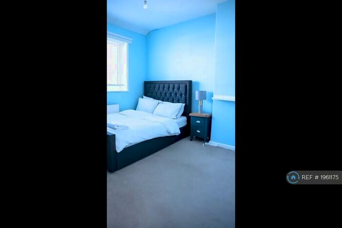 3 Bedroom Terraced House To Rent In Keedonwood Road, Bromley, BR1