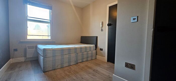 Studio To Rent In Faggs Road, Feltham, TW14