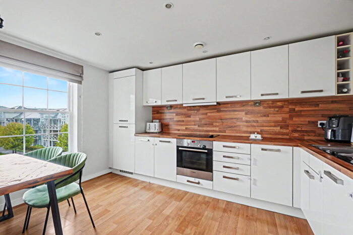 2 Bedroom Flat For Sale In Manley Boulevard, Snodland, Kent, ME6