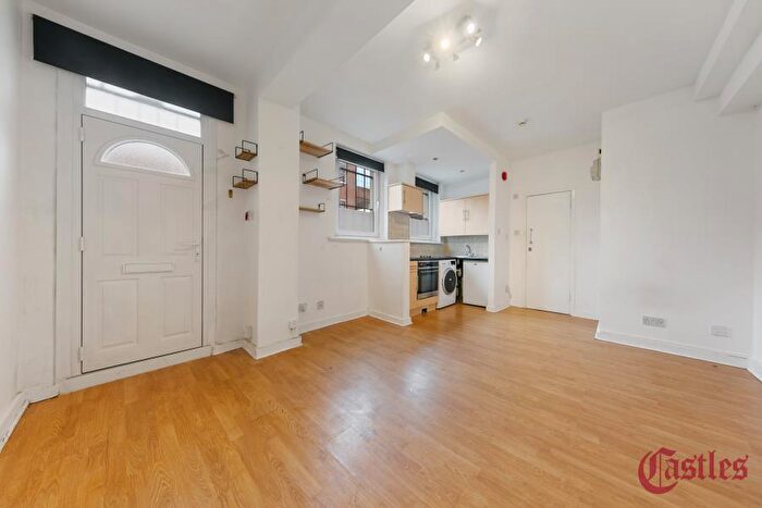 Studio To Rent In Clarence Place, Hackney, E5