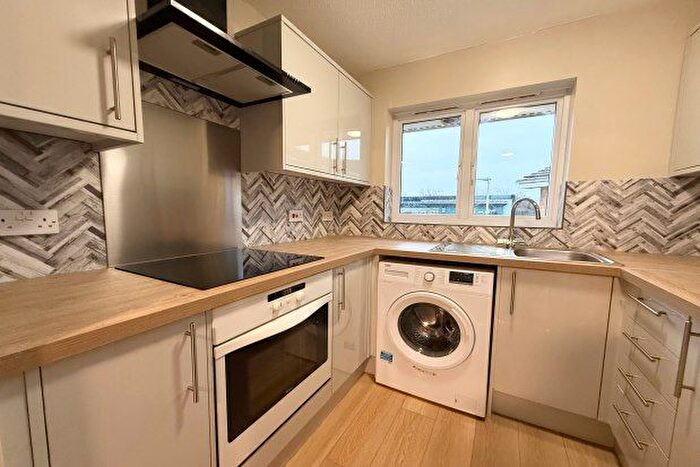 2 Bedroom Flat To Rent In Lloyd Close, Cheltenham, GL51