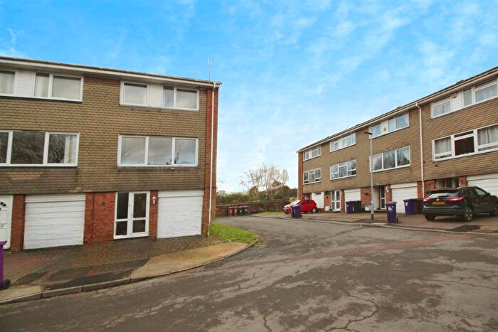 4 Bedroom House To Rent In Firs Close, Hitchin, Hertfordshire, SG5