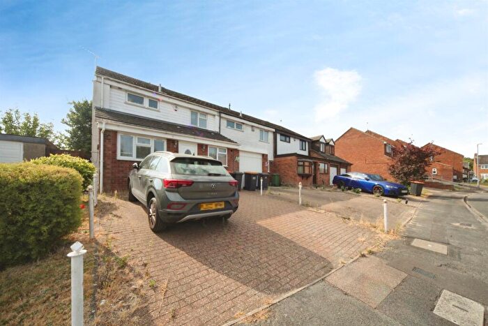 3 Bedroom Semi Detached House For Sale In Bidwell Hill, Houghton Regis, Dunstable, LU5