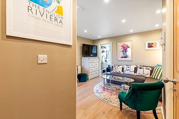1 Bedroom Flat To Rent In Tavistock Crescent, London, London, W11