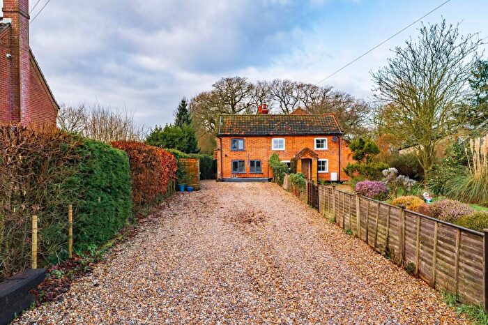 2 Bedroom Semi-Detached House For Sale In Holt Road, Hoe, NR19