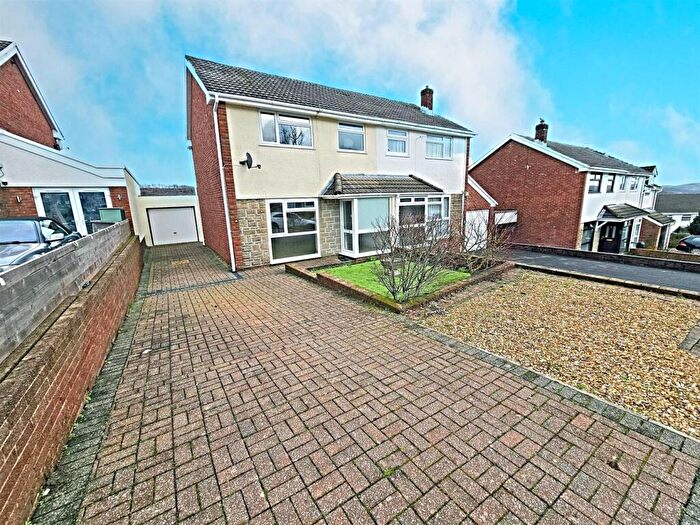 3 Bedroom Semi-Detached House For Sale In Lan Close, Graigwen, Pontypridd, CF37