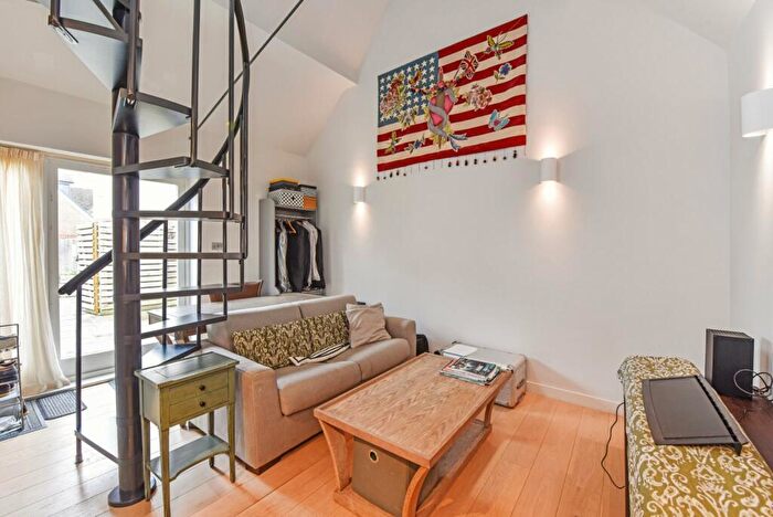 1 Bedroom Detached House For Sale In Chapel Street, Petersfield, Hampshire, GU32