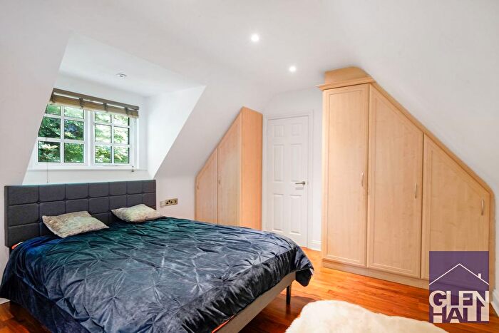2 Bedroom Semi-detached House For Sale In Cannon Hill, London, N14
