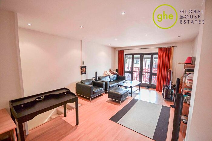 2 Bedroom Flat To Rent In Lancaster Drive, Canary Wharf, London, E14