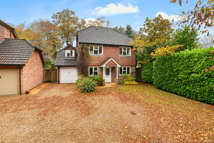 4 Bedroom Detached House For Sale In Harvel Road, Gravesend, DA13