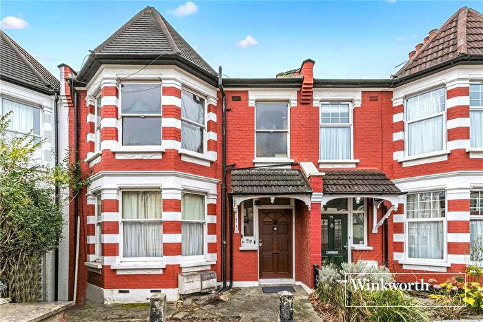 2 Bedroom Flat To Rent In Eaton Park Road, London, N13